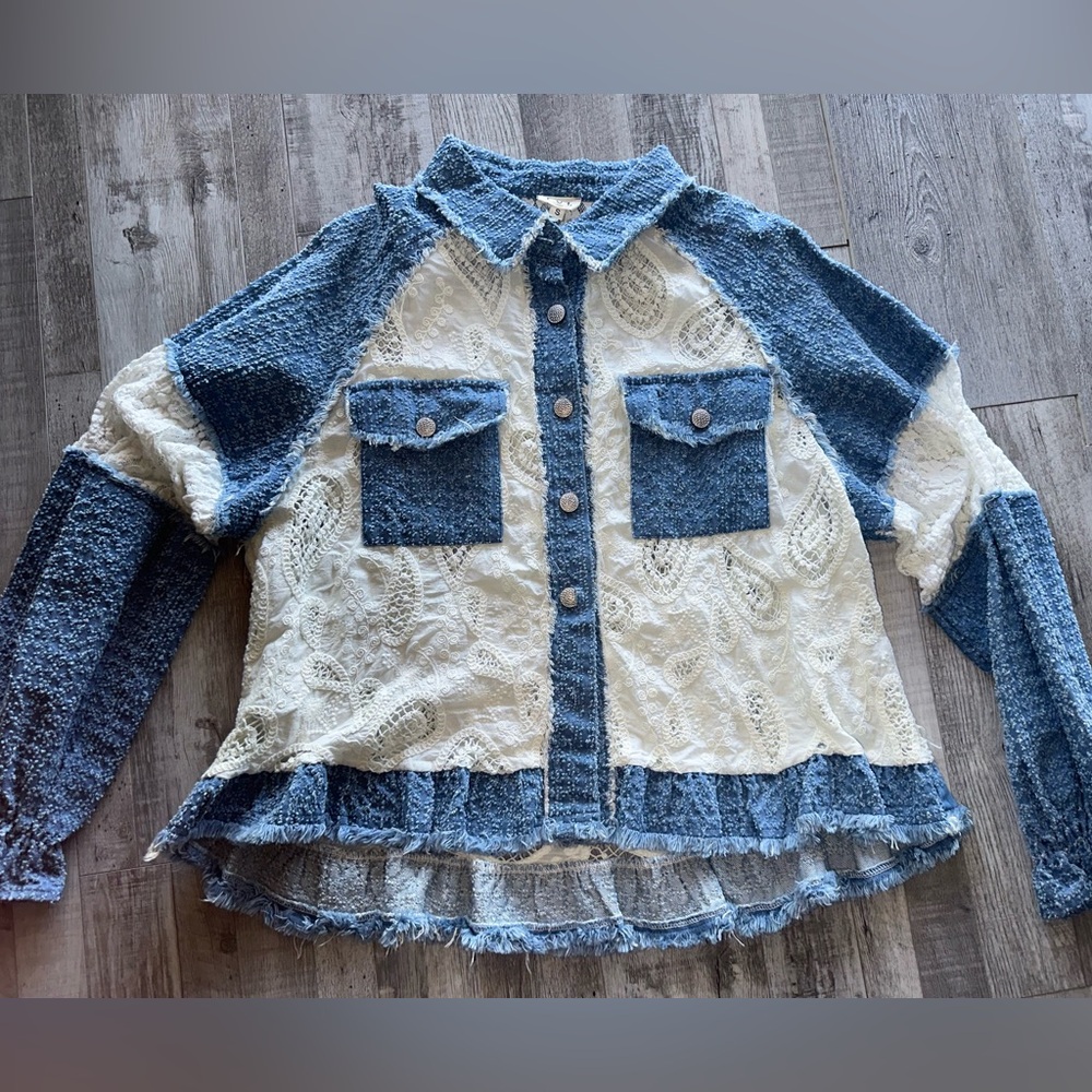 POL New Blue and White Lace Button-Up Shirt Jacket Size S (can fit to large)